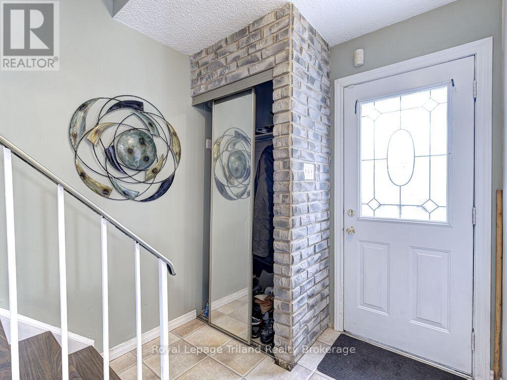 8 Hazelglen Court S, Brampton, Ontario  L6S 1N7 - Photo 7 - W12785888