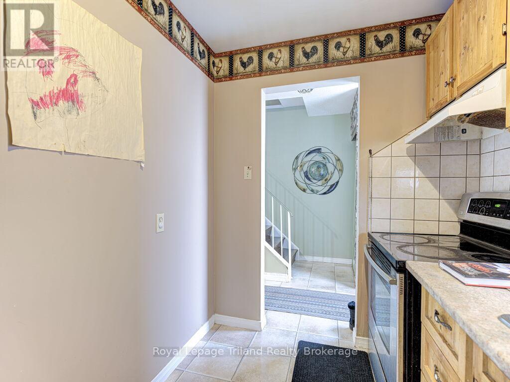 8 Hazelglen Court S, Brampton, Ontario  L6S 1N7 - Photo 8 - W12785888