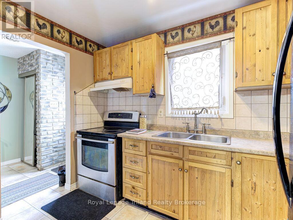 8 Hazelglen Court S, Brampton, Ontario  L6S 1N7 - Photo 9 - W12785888