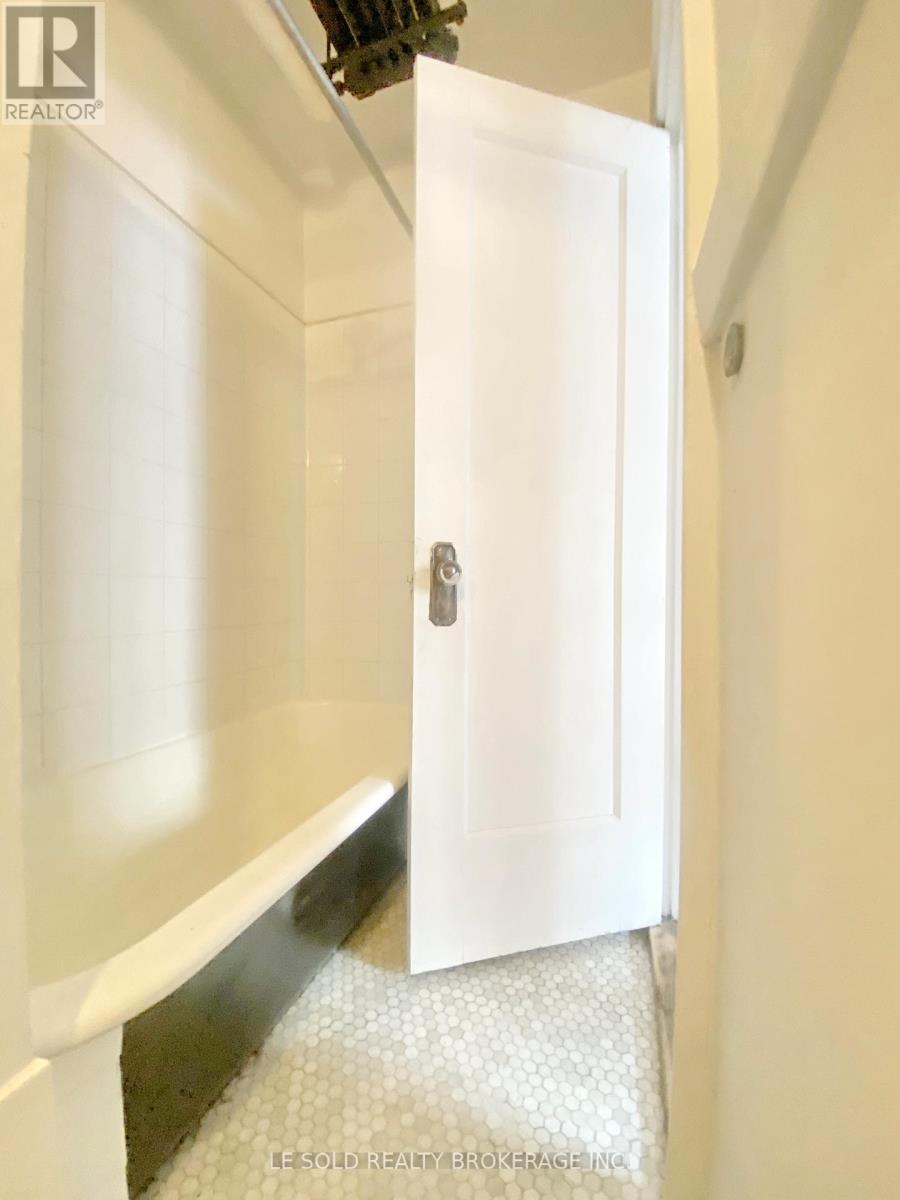 202 - 125 Earl Place, Toronto, Ontario  M4Y 1M4 - Photo 10 - C12785920