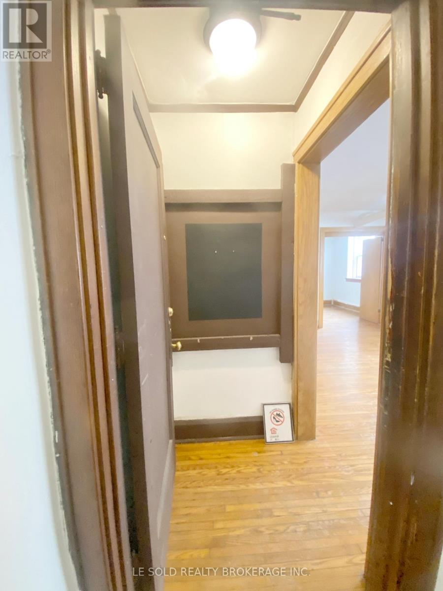 202 - 125 Earl Place, Toronto, Ontario  M4Y 1M4 - Photo 3 - C12785920