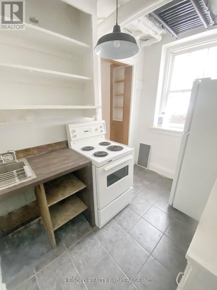 202 - 125 Earl Place, Toronto, Ontario  M4Y 1M4 - Photo 7 - C12785920