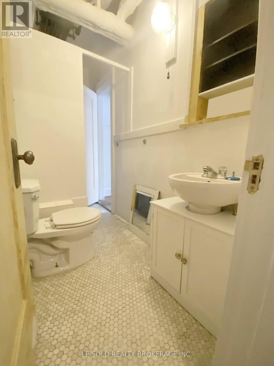 202 - 125 Earl Place, Toronto, Ontario  M4Y 1M4 - Photo 9 - C12785920