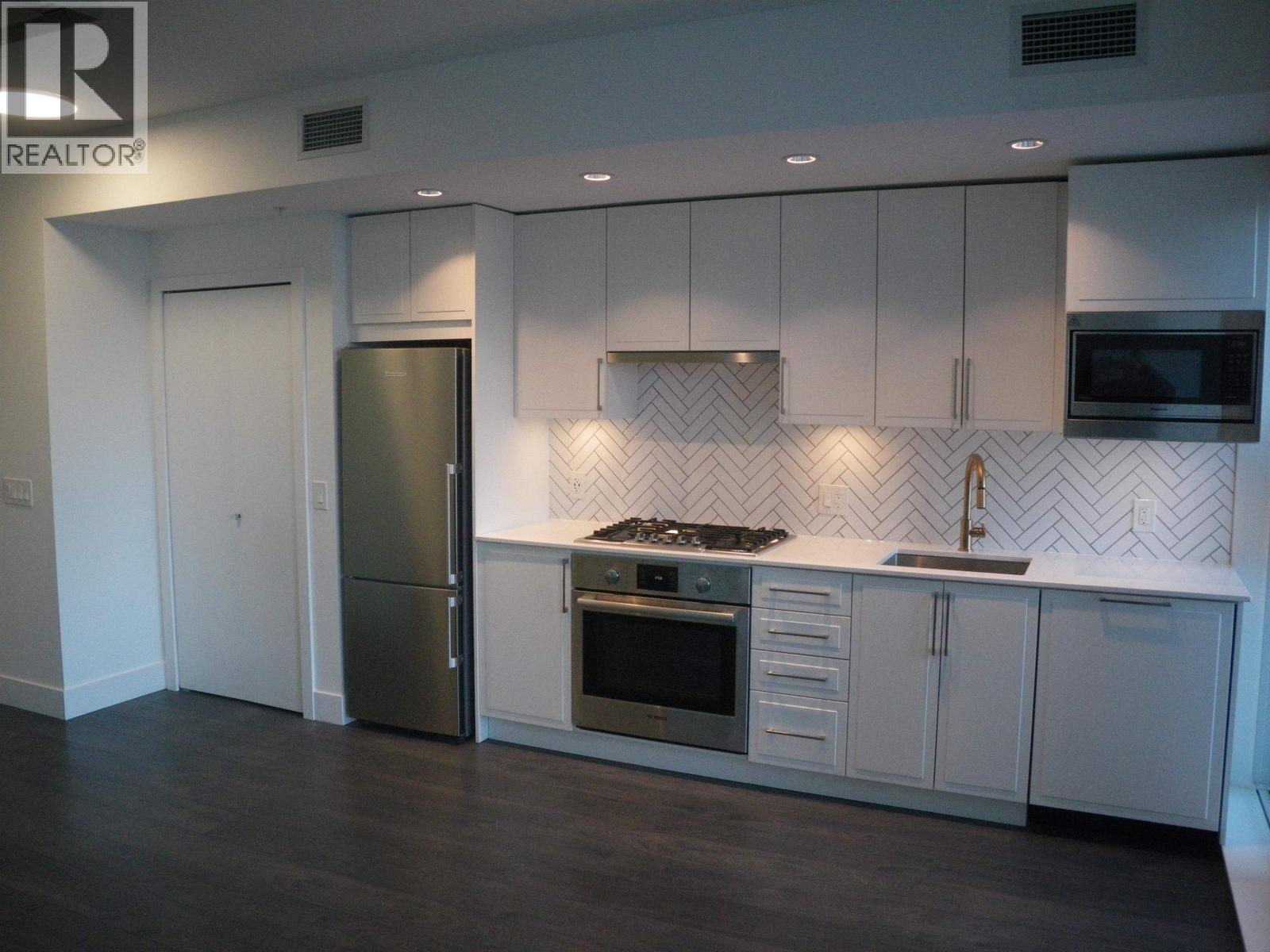 316 2435 KINGSWAY, Vancouver, British Columbia