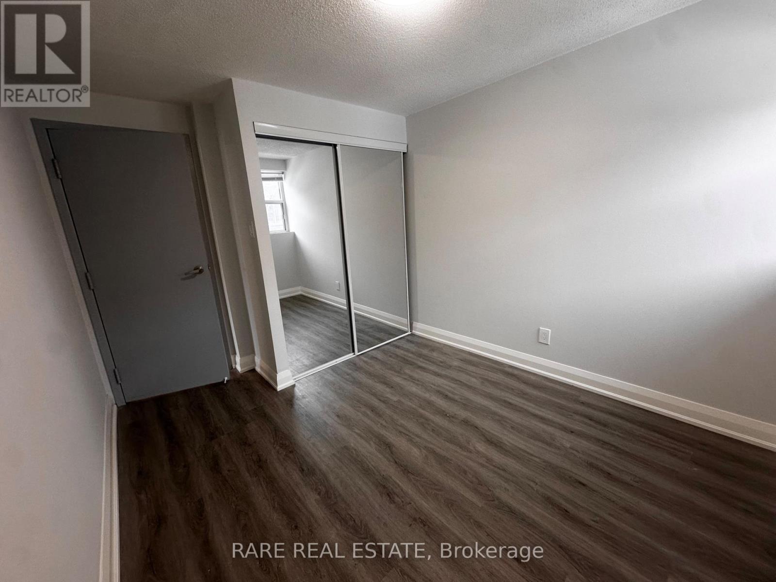 9 - 99 Bellevue Avenue, Toronto, Ontario  M5T 2N8 - Photo 6 - C12549042