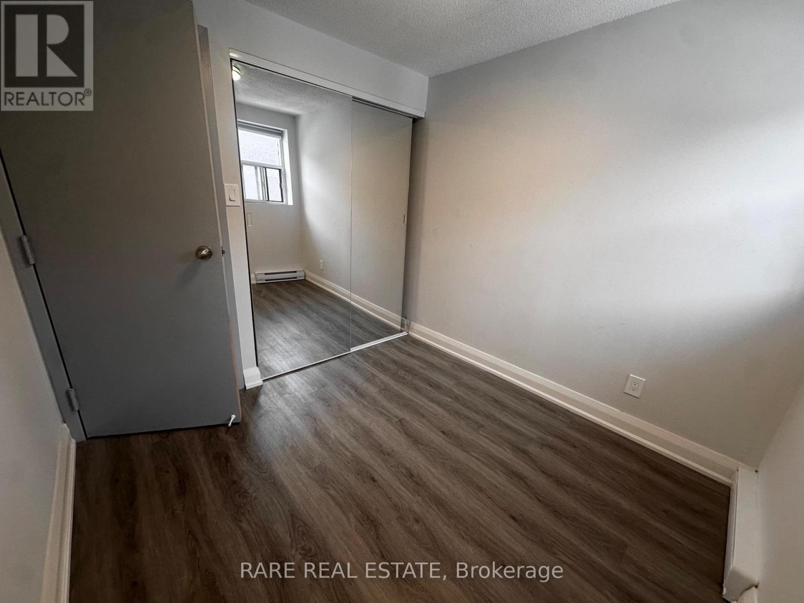 9 - 99 Bellevue Avenue, Toronto, Ontario  M5T 2N8 - Photo 4 - C12549042