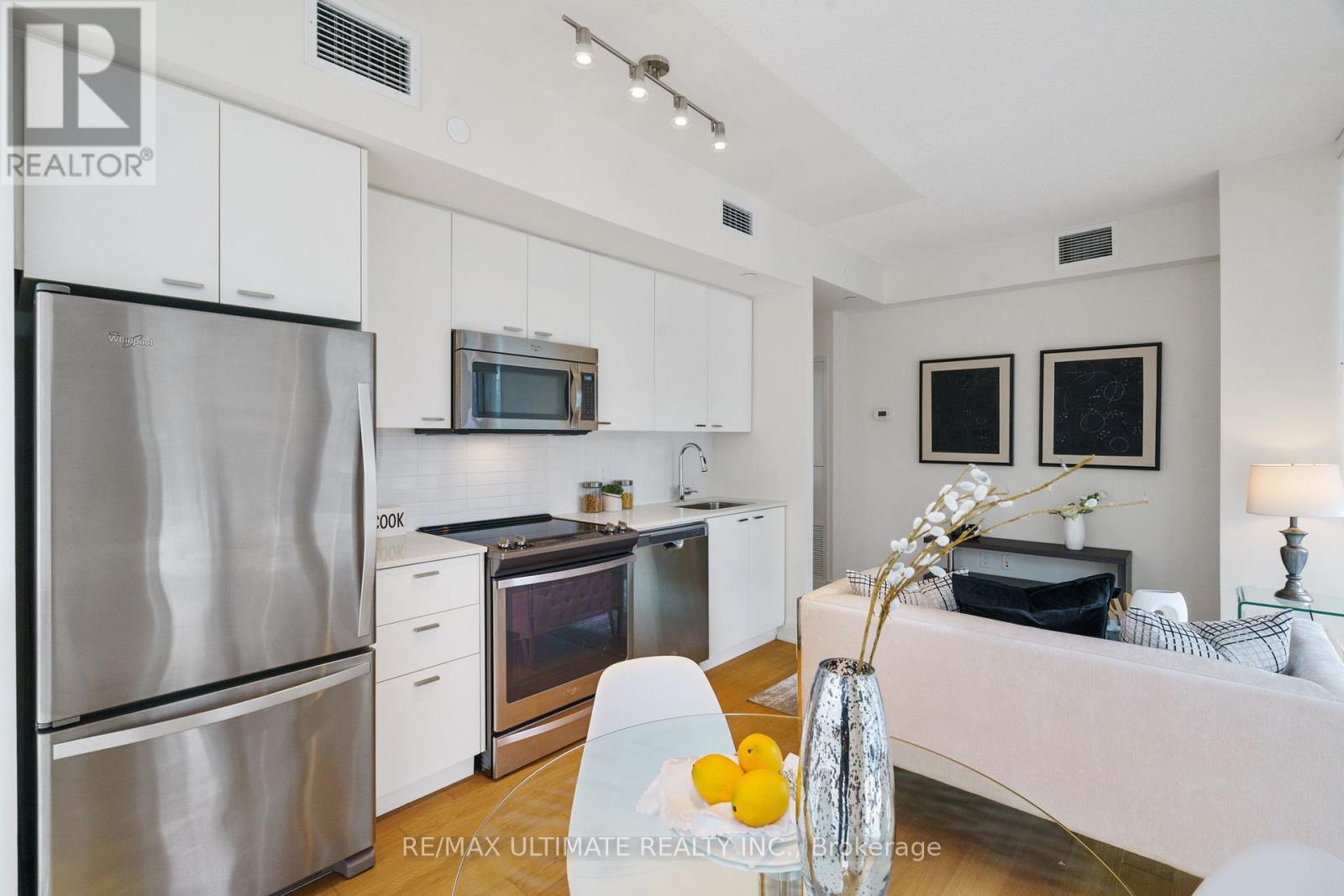 802 - 30 Roehampton Avenue, Toronto, Ontario  M4P 0B9 - Photo 11 - C12785948