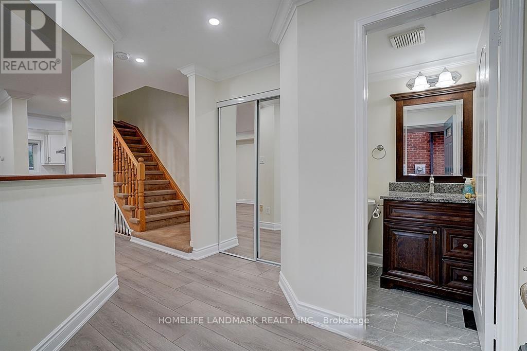 6922 Yarrow Avenue, Mississauga, Ontario  L5N 6Z9 - Photo 5 - W12785928