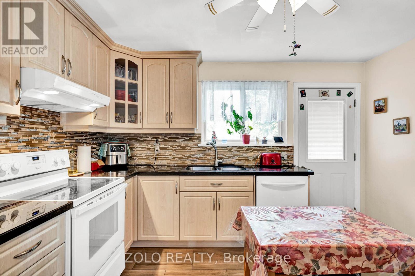 129 Folkstone Crescent, Brampton, Ontario  L6T 3M6 - Photo 10 - W12785960