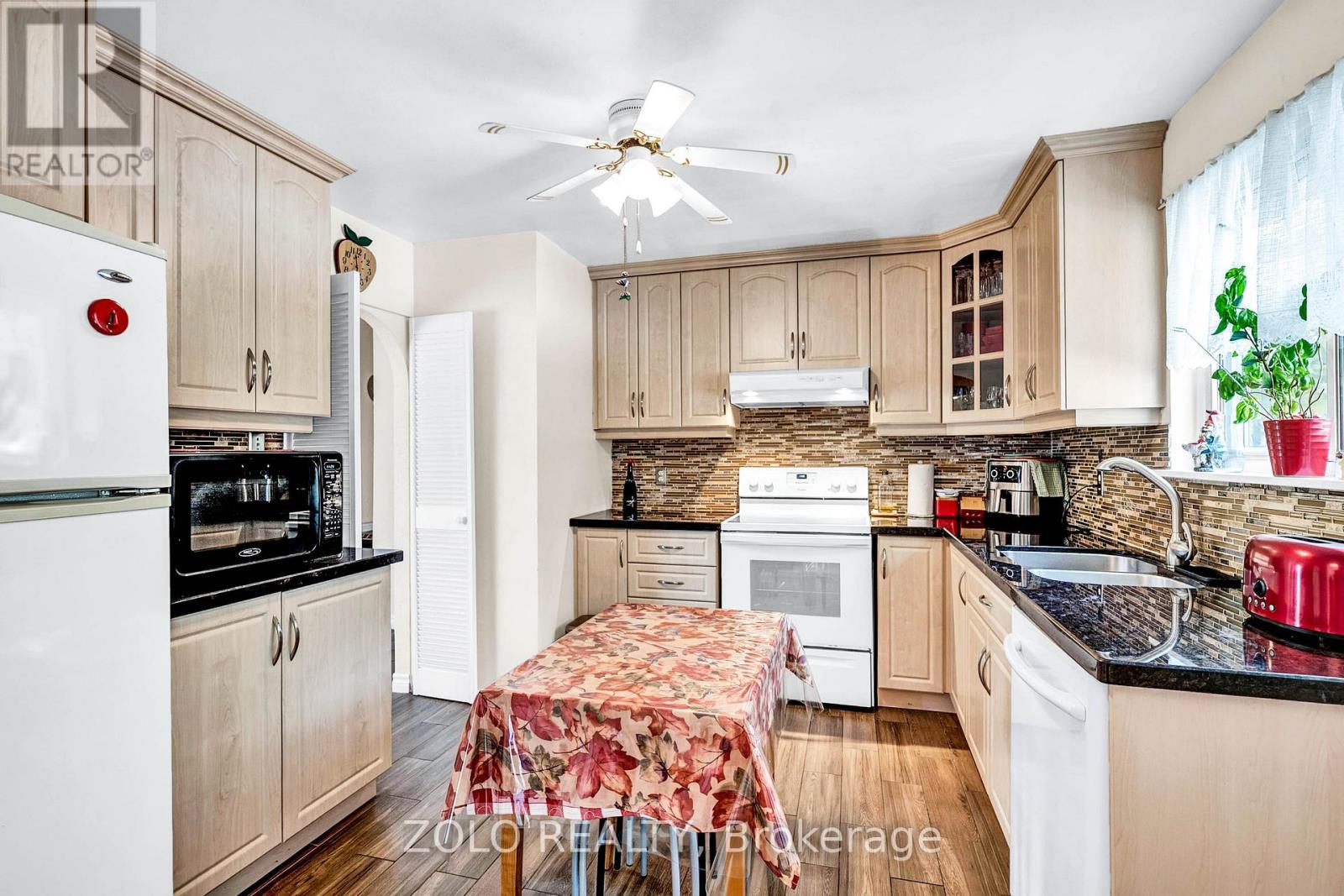 129 Folkstone Crescent, Brampton, Ontario  L6T 3M6 - Photo 9 - W12785960