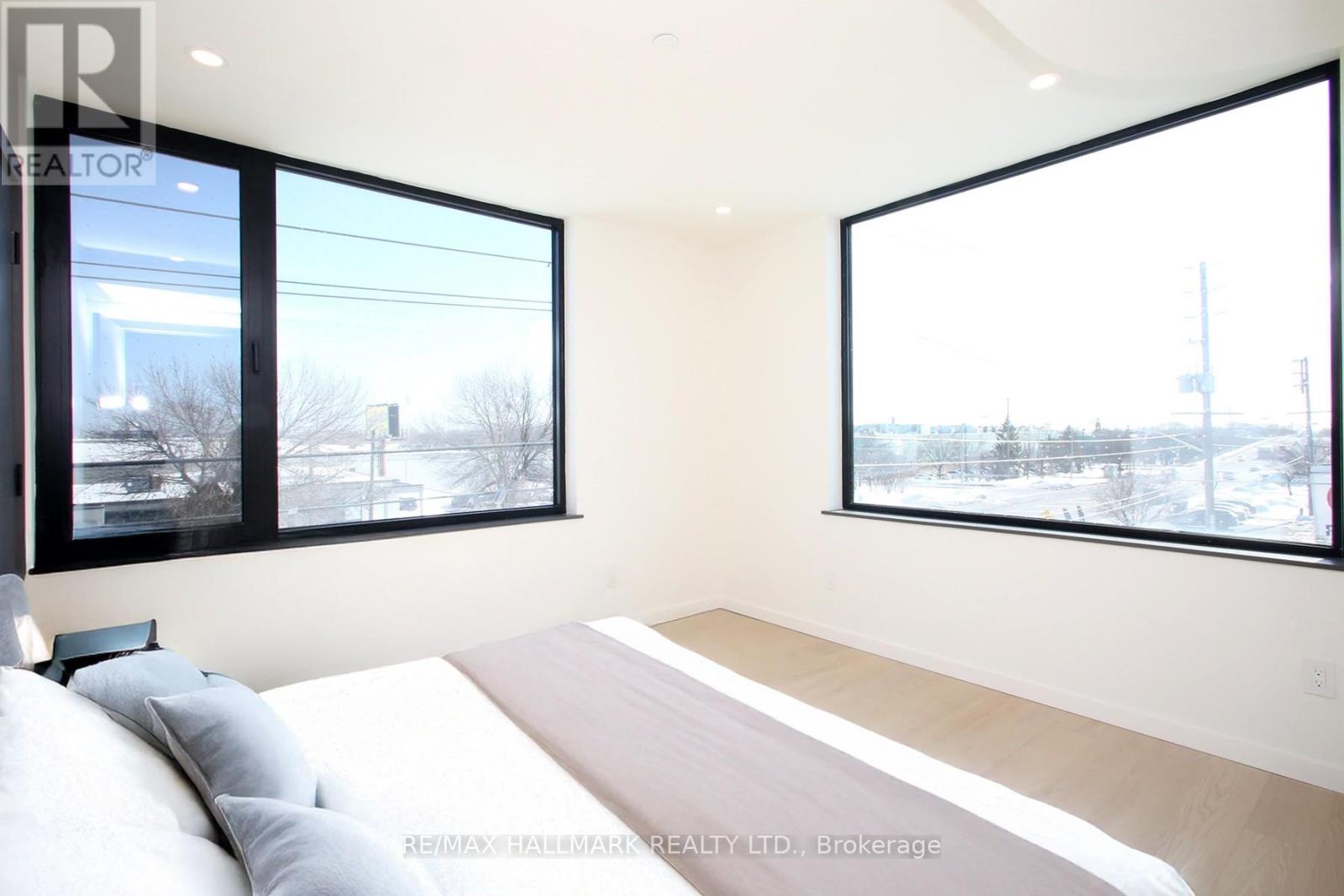 2 Owen Drive, Toronto, Ontario  M8W 1W7 - Photo 12 - W12785966