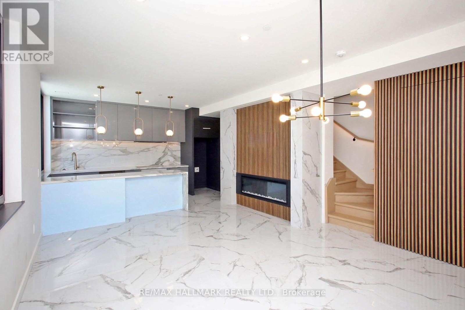 204 Browns Line Drive, Toronto, Ontario  M8W 3T4 - Photo 3 - W12785968