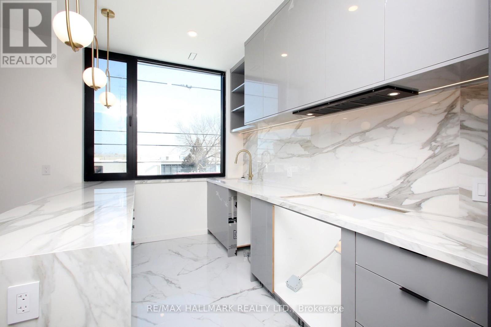 204 Browns Line Drive, Toronto, Ontario  M8W 3T4 - Photo 9 - W12785968