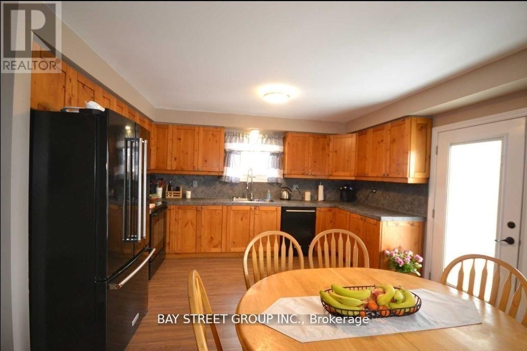 3503 Cherrington Crescent, Mississauga, Ontario  L5L 5C2 - Photo 3 - W12785974