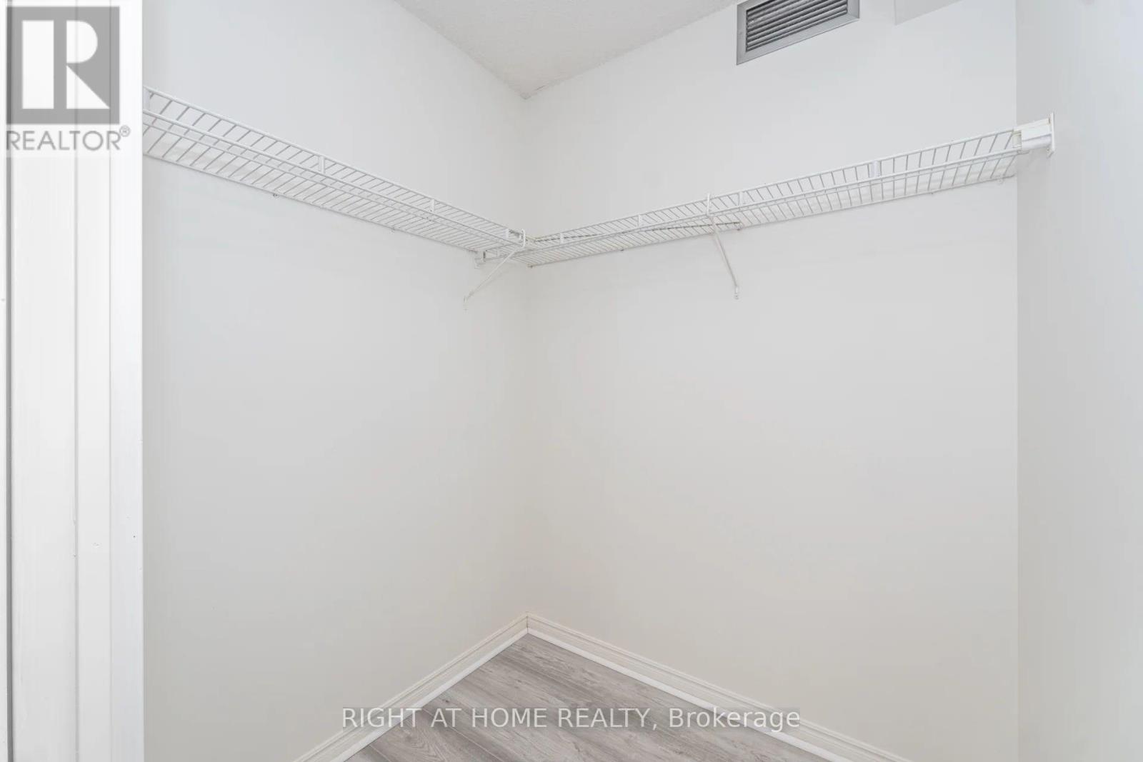 208 - 1360 Rathburn Road E, Mississauga, Ontario  L4W 4H4 - Photo 27 - W12785994