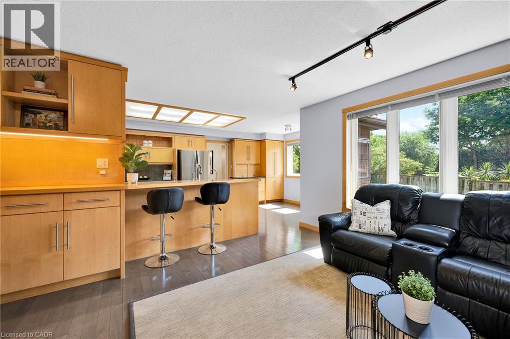 33 Walnut Drive, Guelph, Ontario  N1E 4B4 - Photo 11 - 40804729