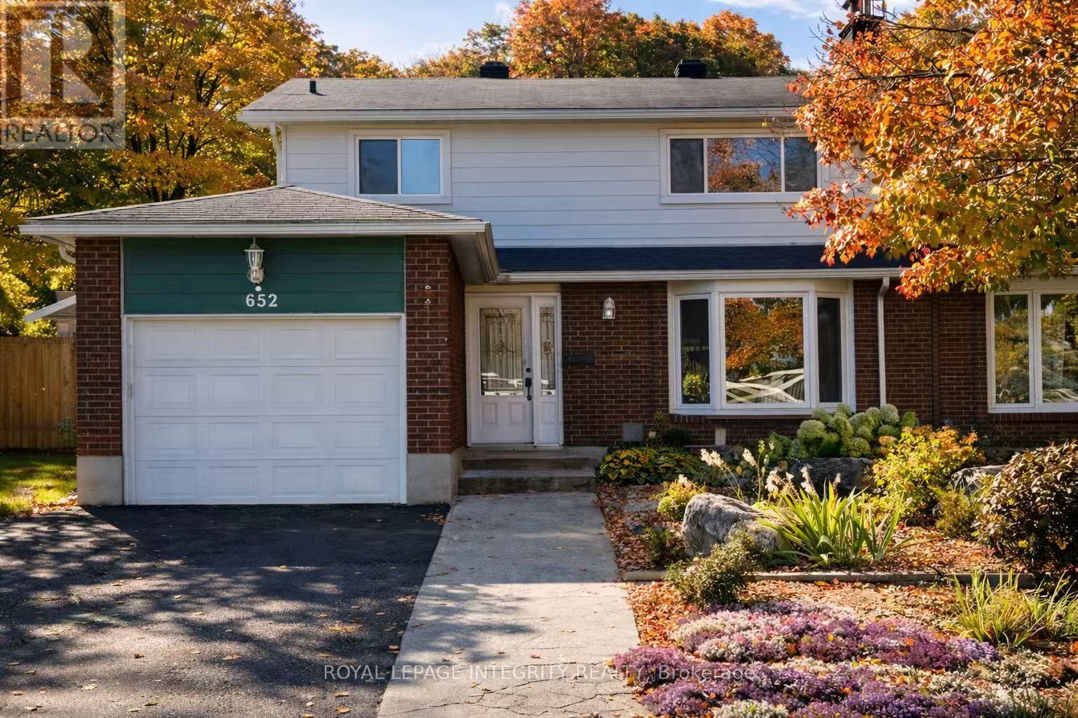 652 La Verendrye Drive, Ottawa, Ontario  K1J 7X4 - Photo 2 - X12785824