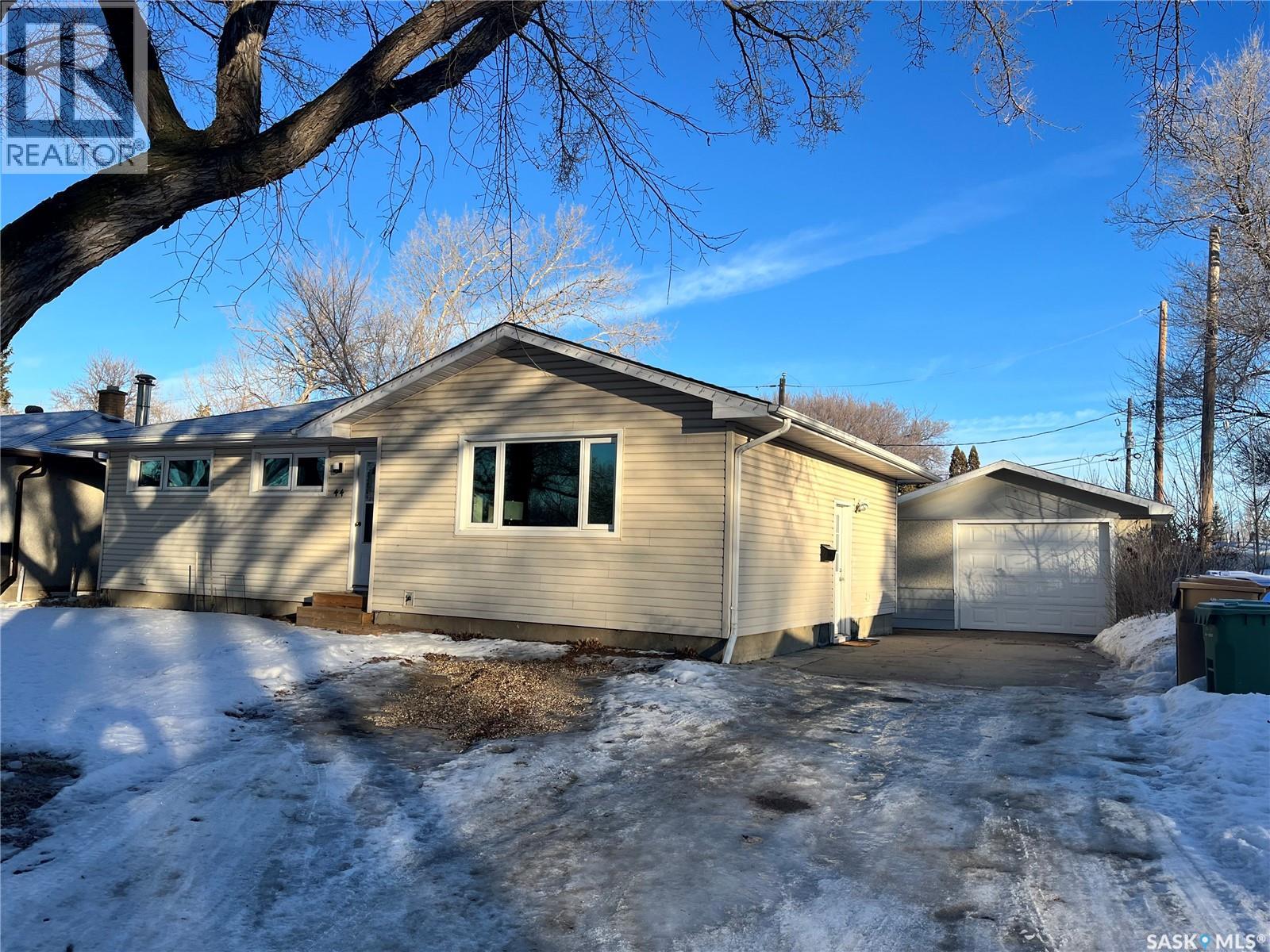 44 Mccusker Avenue, Regina, Saskatchewan  S4R 4L6 - Photo 2 - SK028388