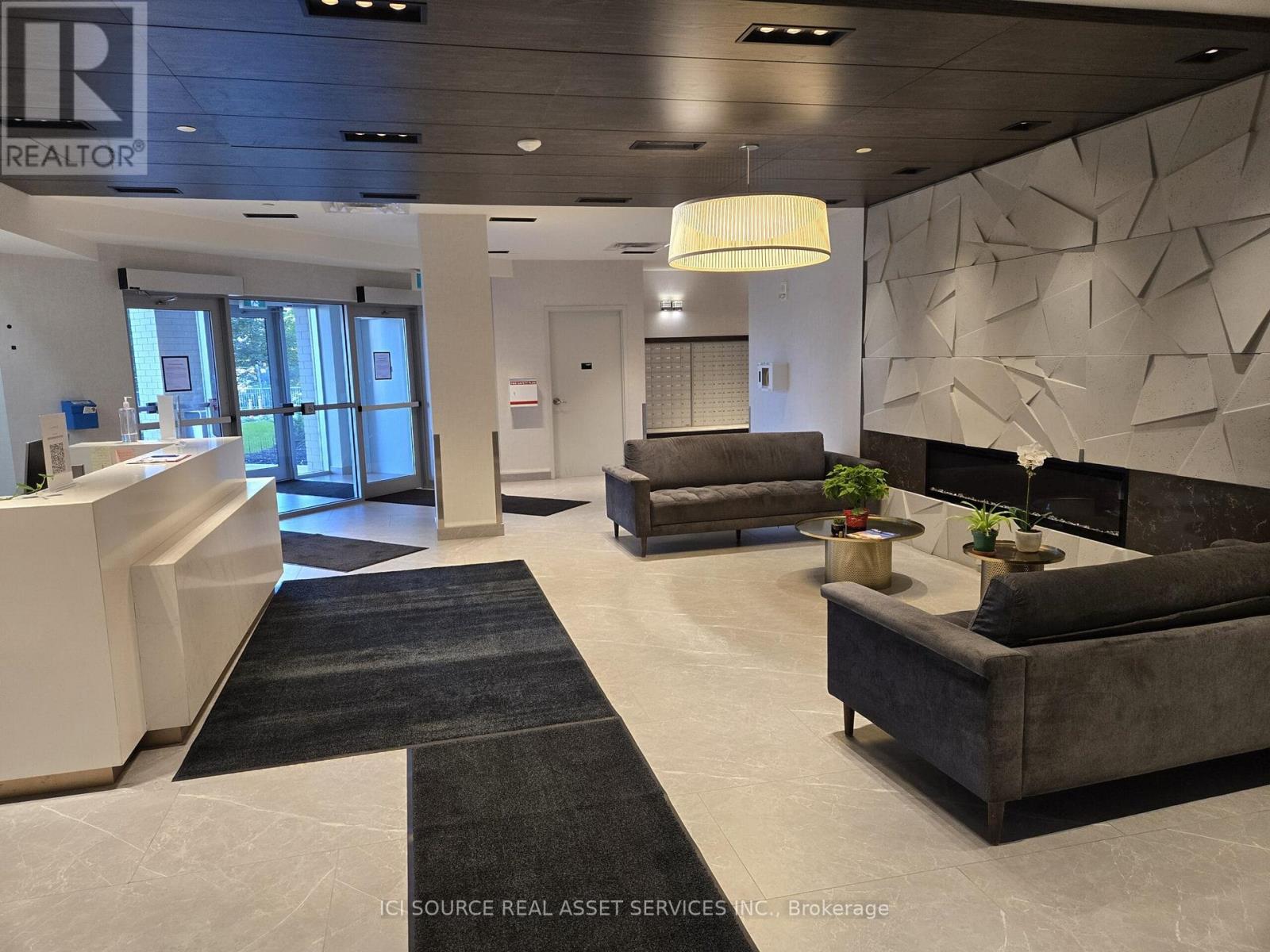 209 - 58 Lakeside Terrace, Barrie (Little Lake), Ontario  L4M 0L5 - Photo 1 - S12786016