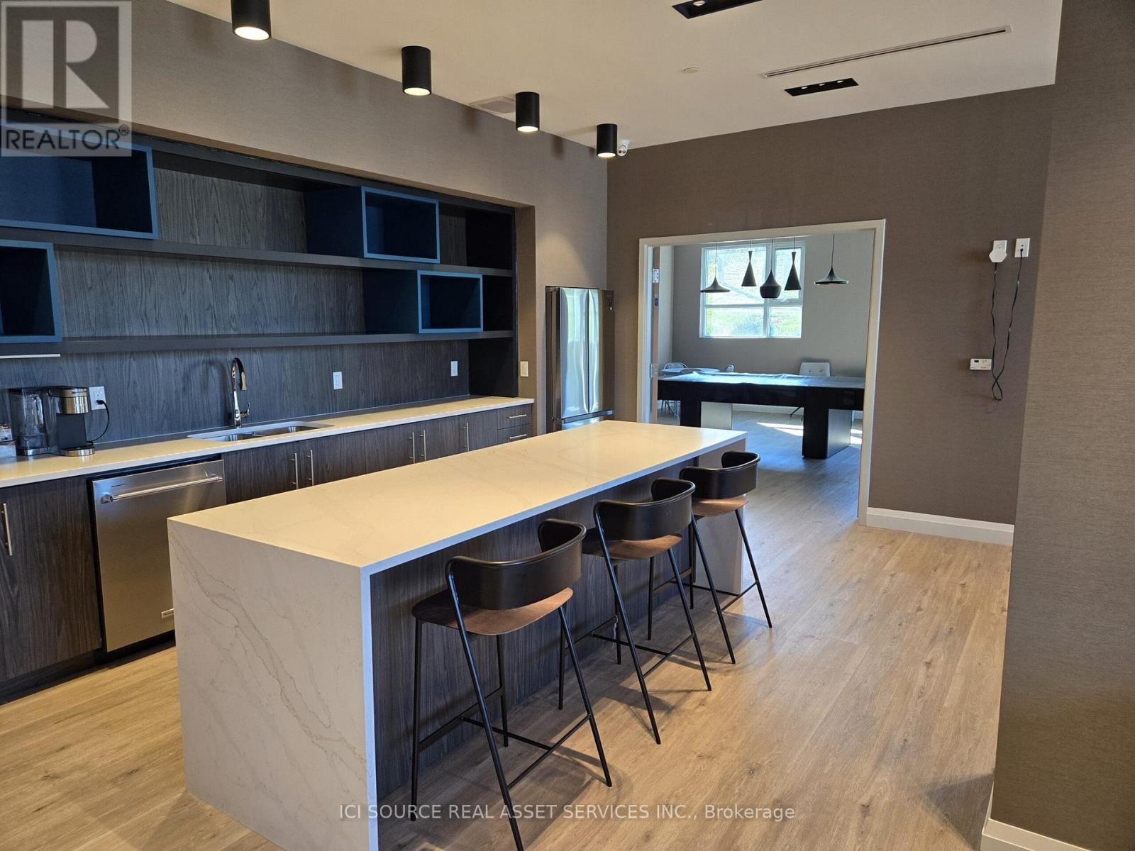 209 - 58 Lakeside Terrace, Barrie (Little Lake), Ontario  L4M 0L5 - Photo 13 - S12786016