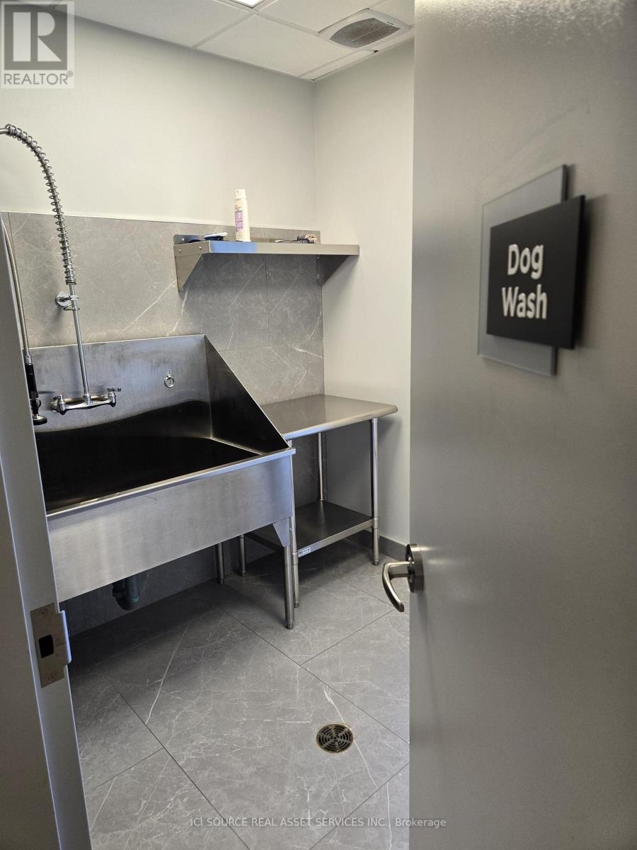 209 - 58 Lakeside Terrace, Barrie (Little Lake), Ontario  L4M 0L5 - Photo 16 - S12786016