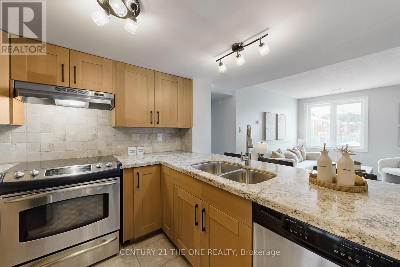 1004 - 75 Weldrick Road E, Richmond Hill, Ontario  L4C 0H9 - Photo 10 - N12778168