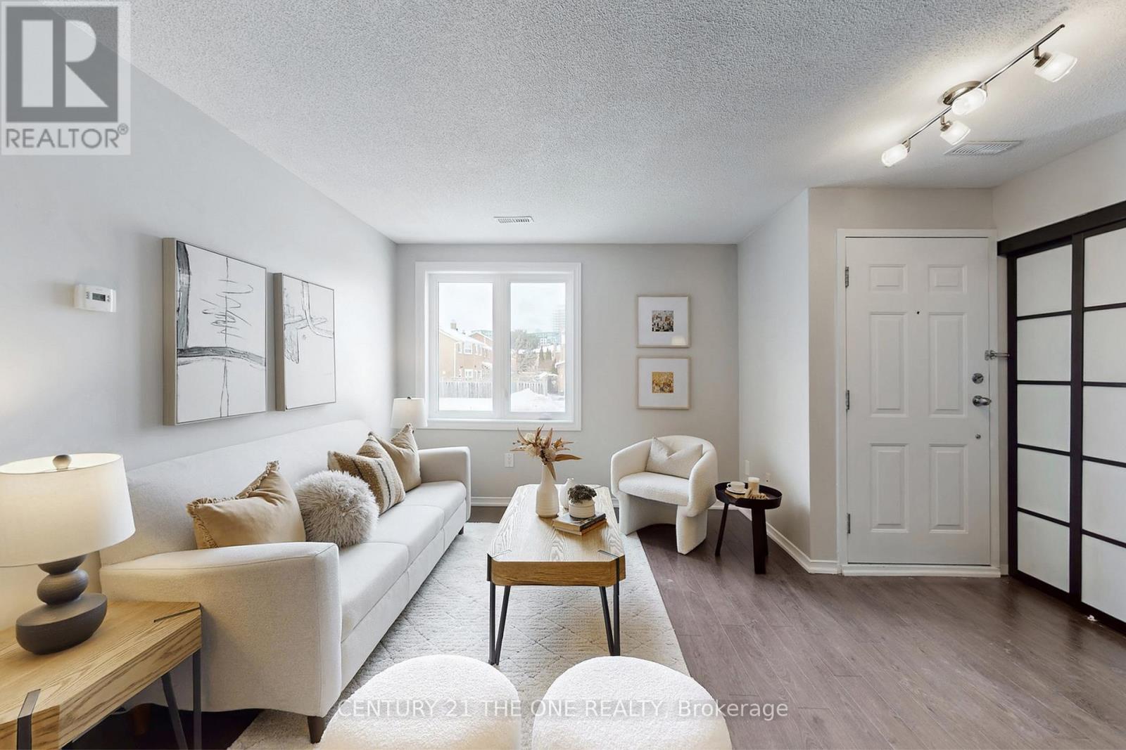 1004 - 75 Weldrick Road E, Richmond Hill, Ontario  L4C 0H9 - Photo 4 - N12778168