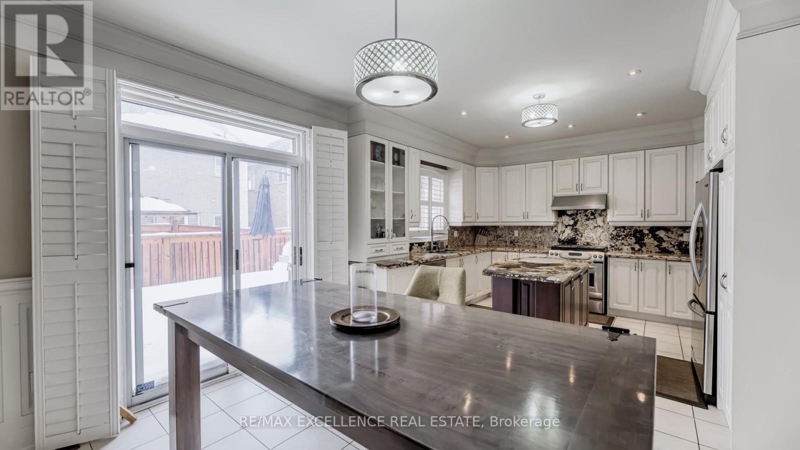 68 Bluffwood Crescent, Brampton, Ontario  L6P 2P3 - Photo 14 - W12785954