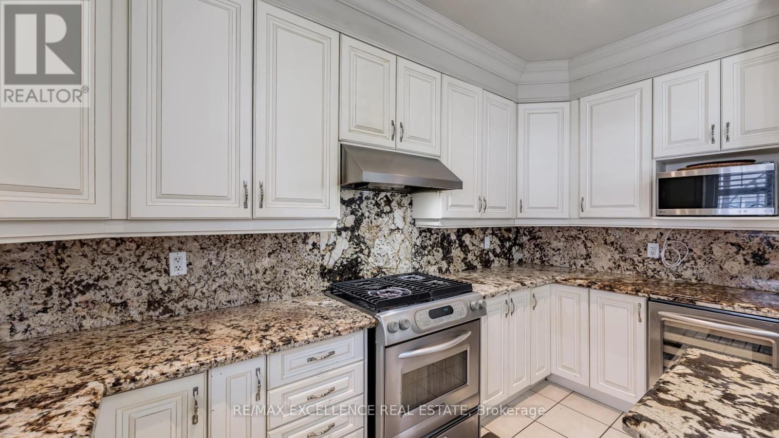 68 Bluffwood Crescent, Brampton, Ontario  L6P 2P3 - Photo 13 - W12785954