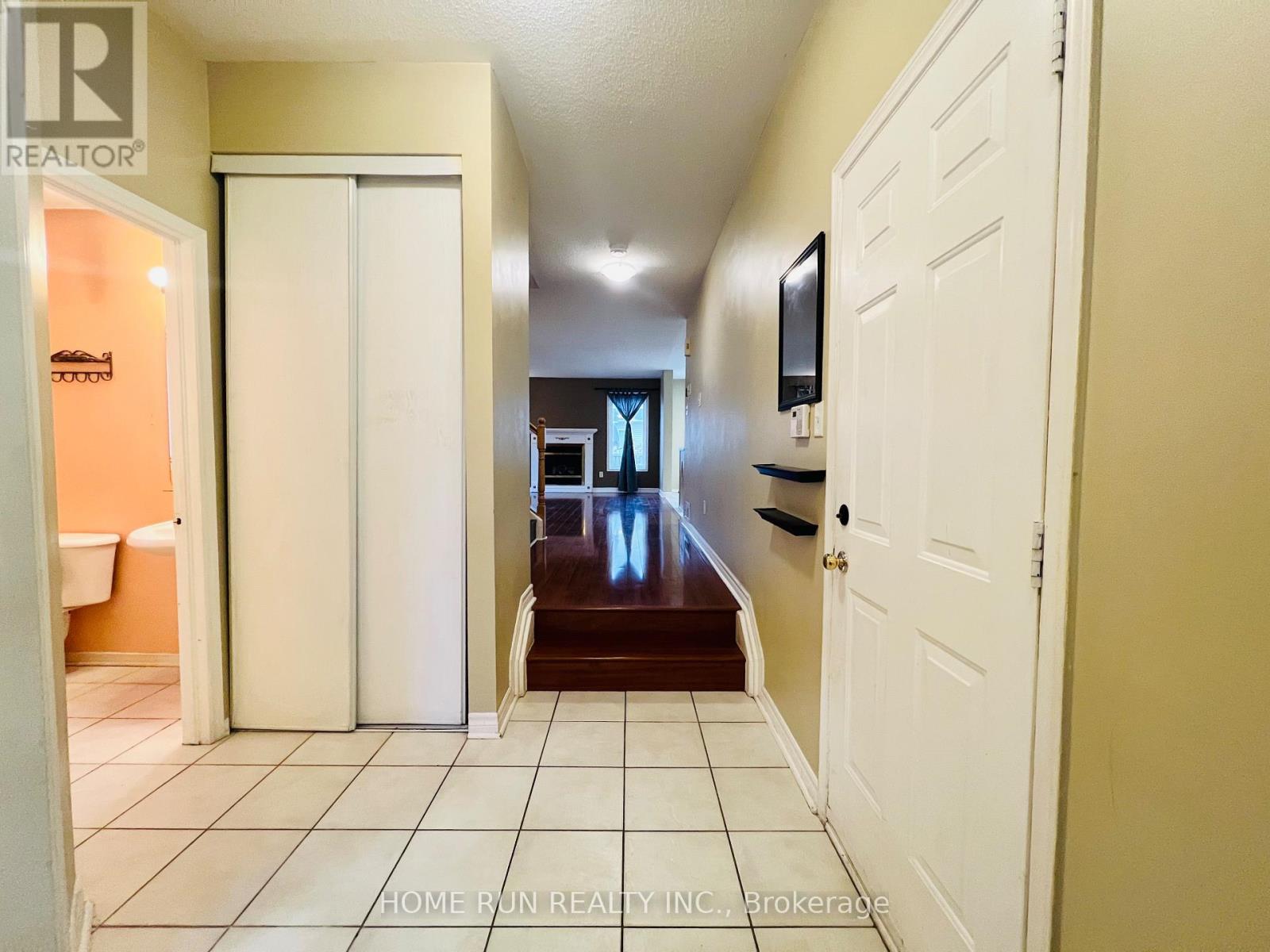 21 Karendale Street, Ottawa, Ontario  K2G 6V7 - Photo 2 - X12604844