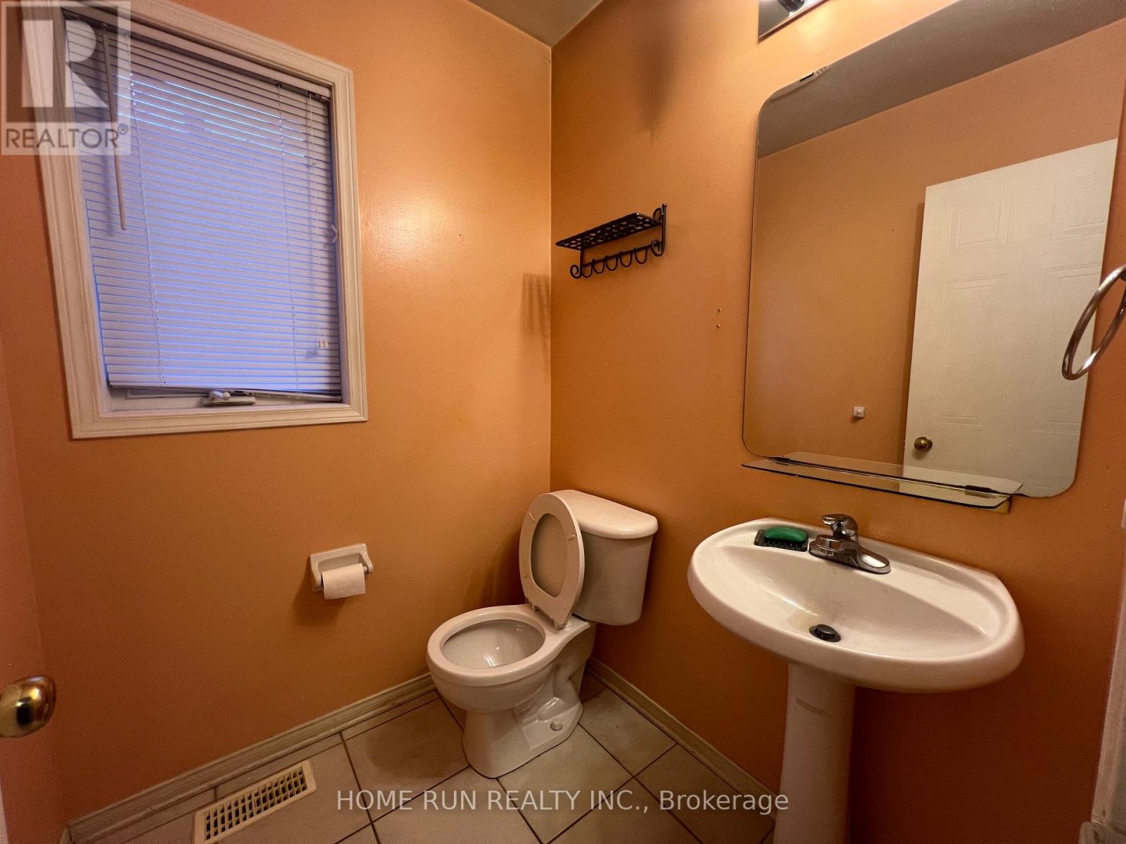 21 Karendale Street, Ottawa, Ontario  K2G 6V7 - Photo 4 - X12604844