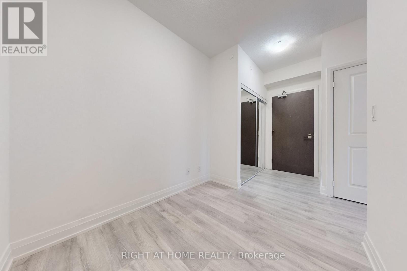 1606 - 3700 Highway 7 Road, Vaughan, Ontario  L4L 0G8 - Photo 5 - N12786060