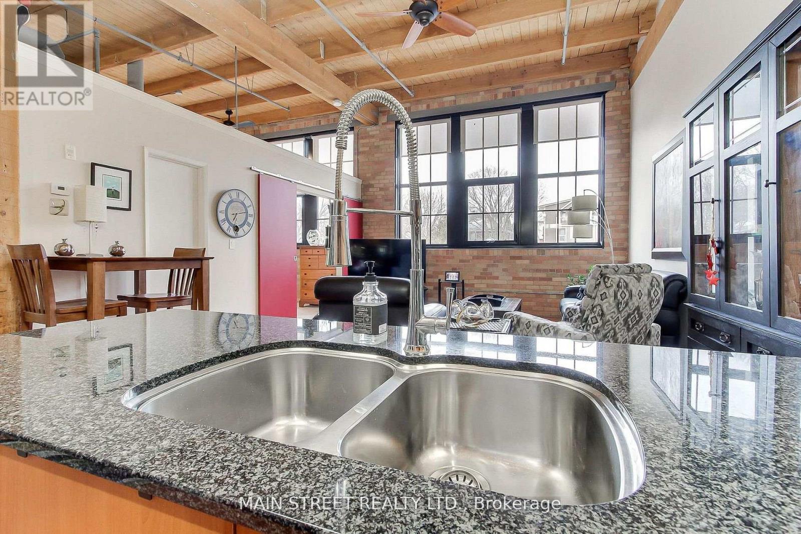 318 - 543 Timothy Street, Newmarket, Ontario  L3Y 1R1 - Photo 10 - N12786088