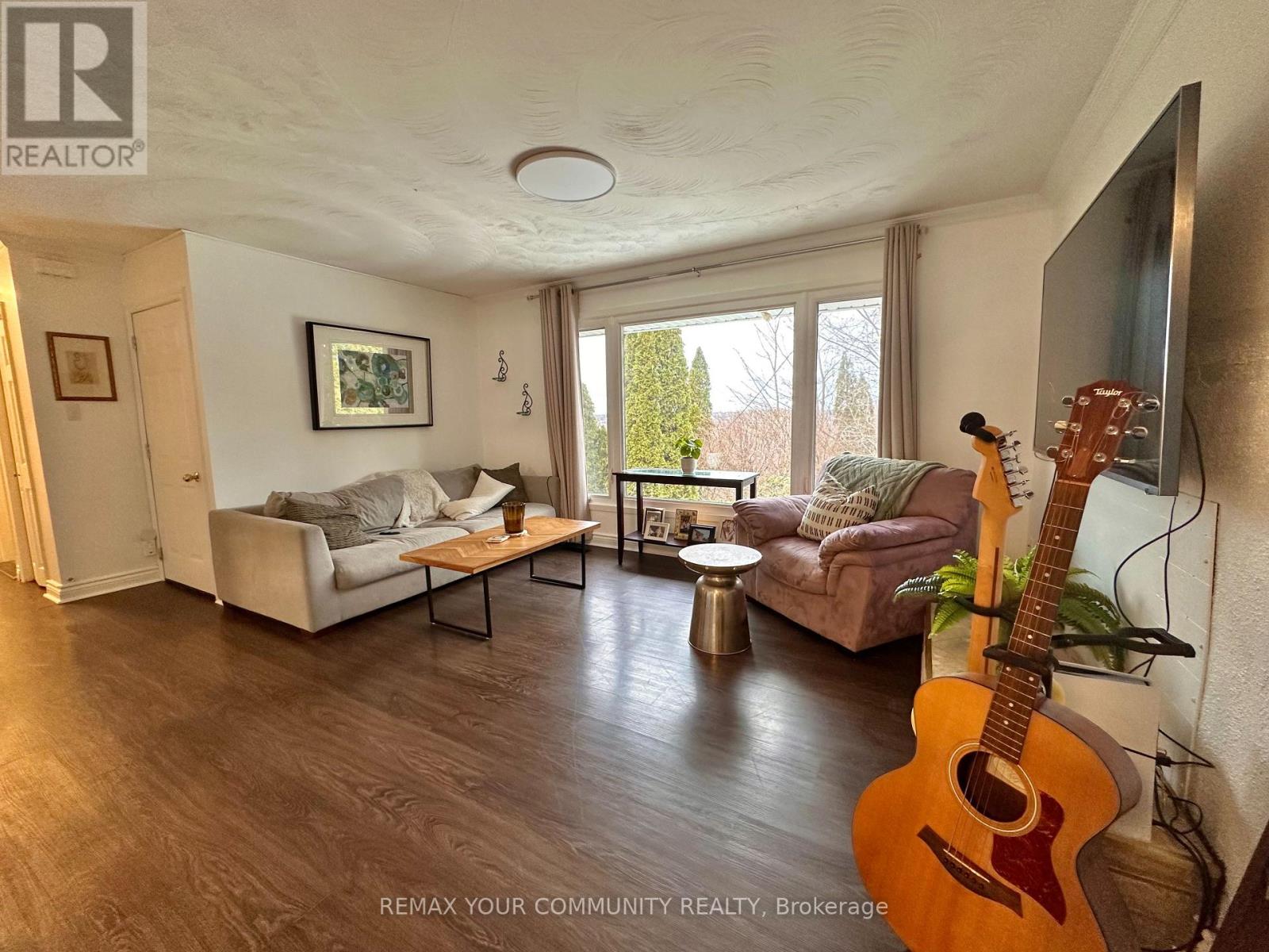 147 Grandview Street S, Oshawa (Donevan), Ontario  L1H 7C6 - Photo 3 - E12744392