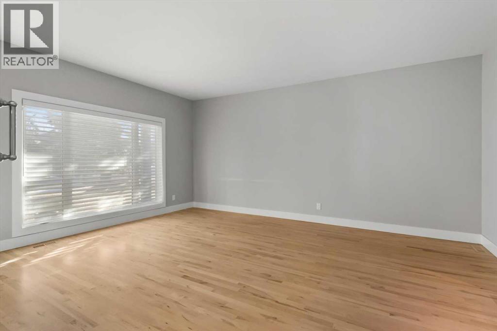 15 Oakmount Place Sw, Calgary, Alberta  T2V 4Y2 - Photo 4 - A2278767