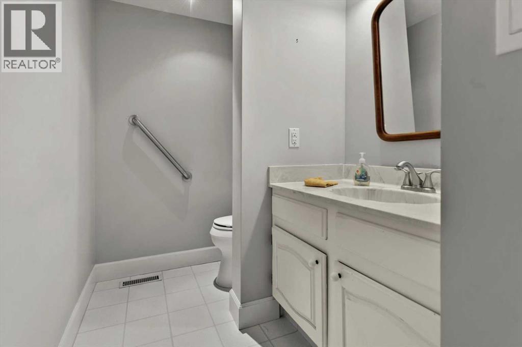 15 Oakmount Place Sw, Calgary, Alberta  T2V 4Y2 - Photo 19 - A2278767