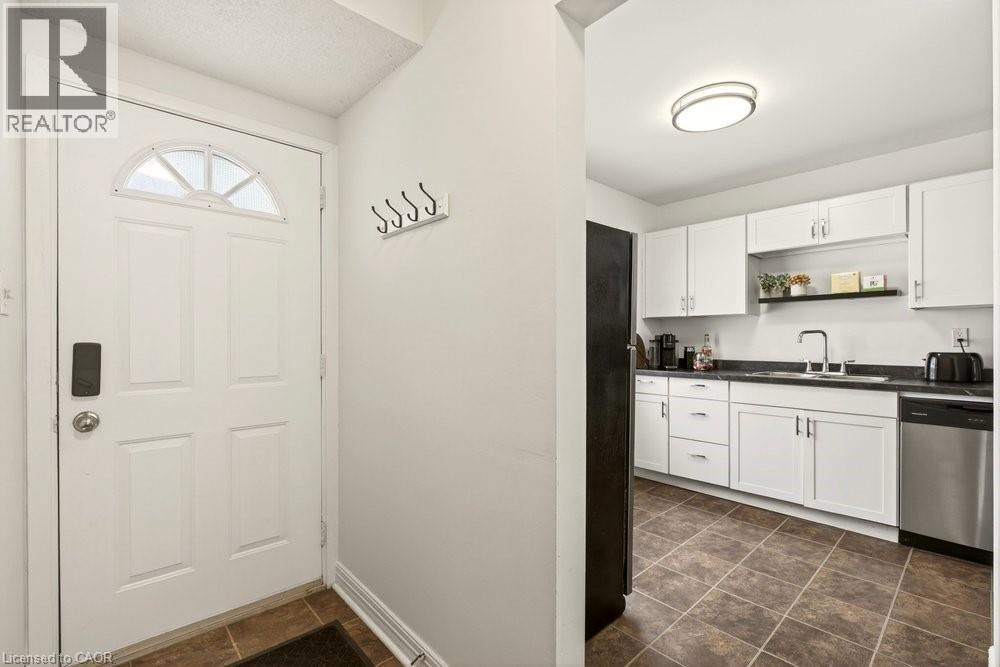 82 San Remo Drive, Hamilton, Ontario  L9C 5N6 - Photo 4 - 40804373