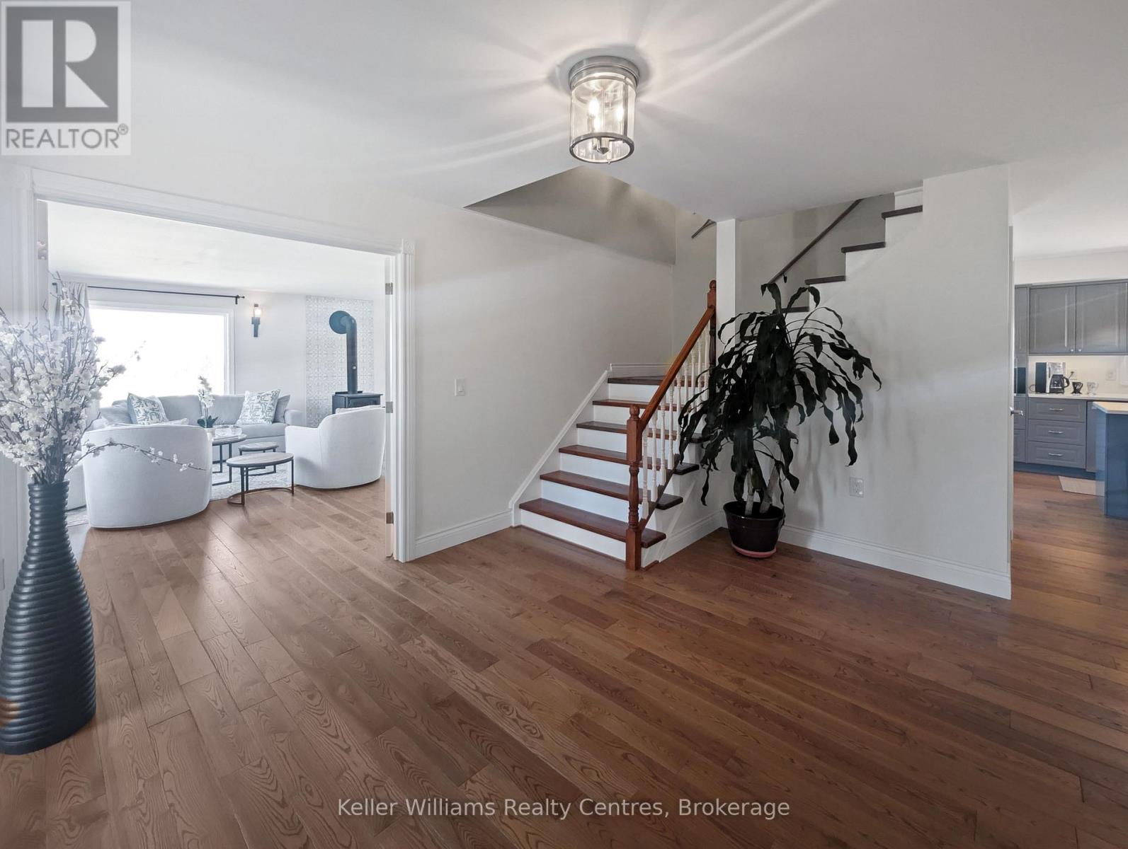 2219 County Rd 42, Clearview, Ontario  L0M 1S0 - Photo 16 - S12786134