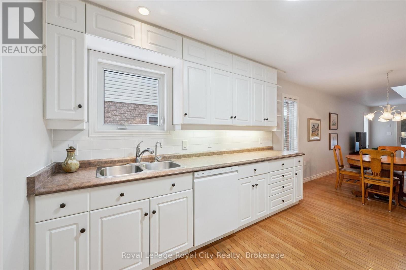 67 White Pine Way, Guelph, Ontario  N1G 4X7 - Photo 10 - X12786164