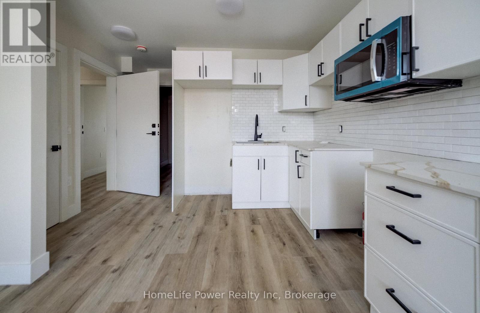 3 - 22 Grant Avenue, Hamilton (Landsdale), Ontario  L8N 2X5 - Photo 5 - X12786174