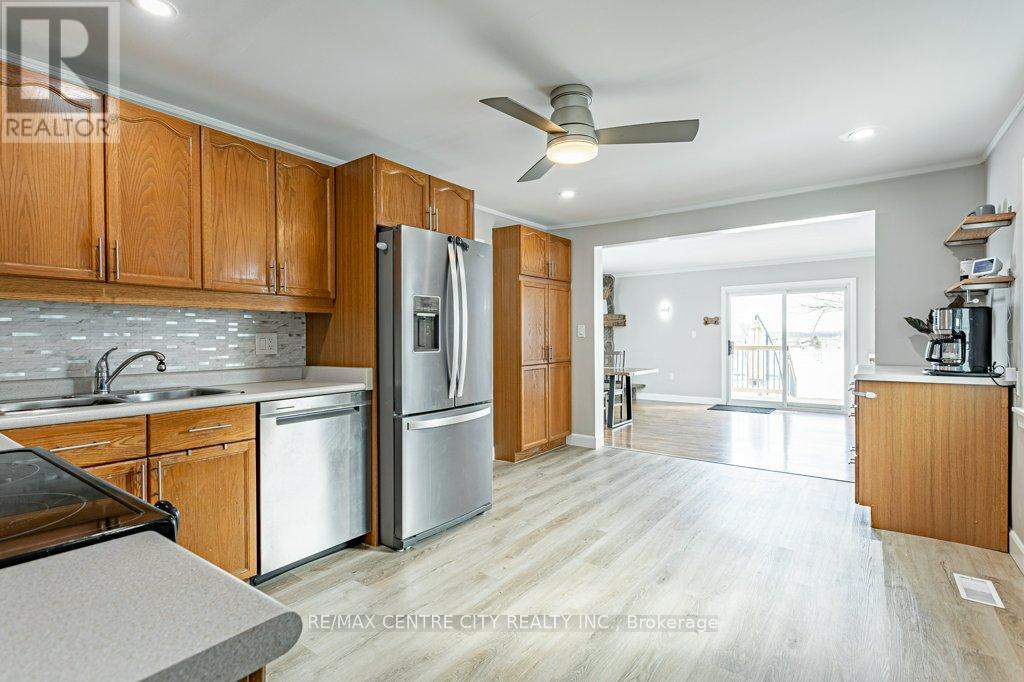 5215 Switzer Drive, Southwest Middlesex, Ontario  N0L 1A0 - Photo 10 - X12786156