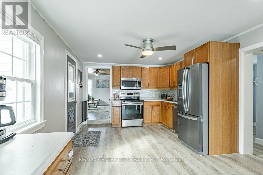 5215 Switzer Drive, Southwest Middlesex, Ontario  N0L 1A0 - Photo 11 - X12786156