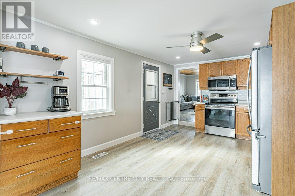 5215 Switzer Drive, Southwest Middlesex, Ontario  N0L 1A0 - Photo 12 - X12786156