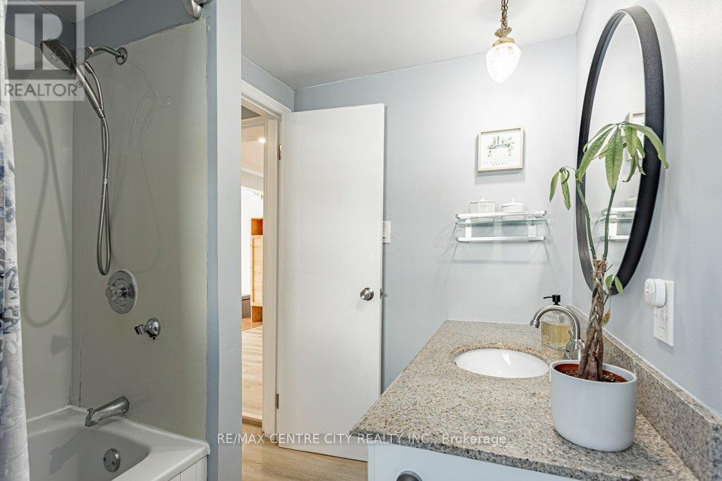 5215 Switzer Drive, Southwest Middlesex, Ontario  N0L 1A0 - Photo 19 - X12786156