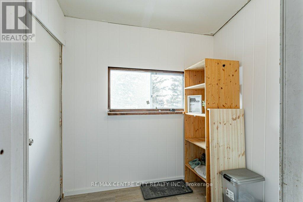 5215 Switzer Drive, Southwest Middlesex, Ontario  N0L 1A0 - Photo 20 - X12786156