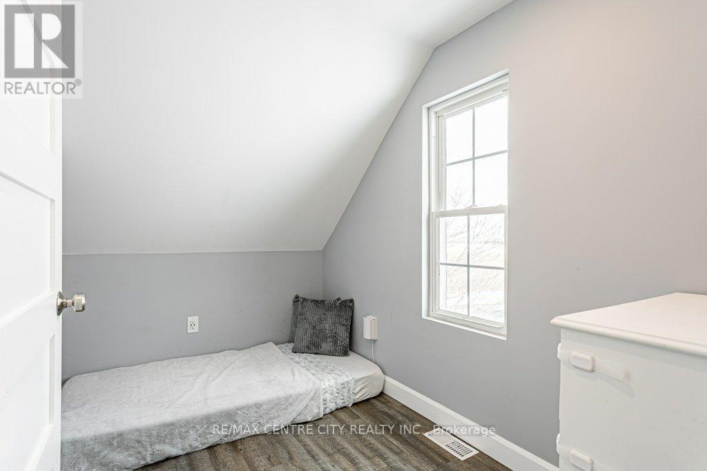 5215 Switzer Drive, Southwest Middlesex, Ontario  N0L 1A0 - Photo 27 - X12786156