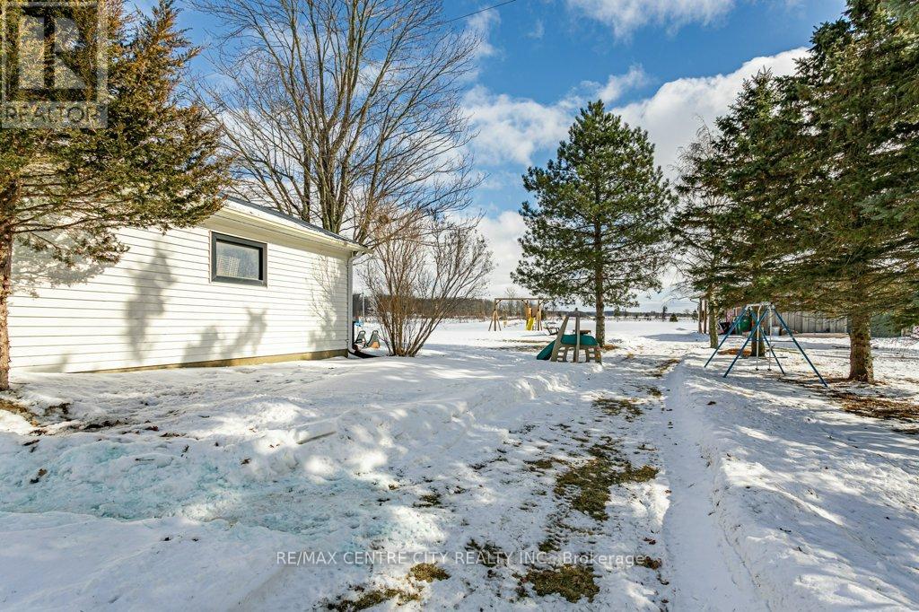 5215 Switzer Drive, Southwest Middlesex, Ontario  N0L 1A0 - Photo 30 - X12786156