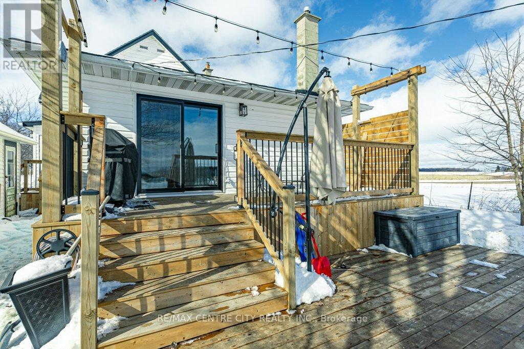 5215 Switzer Drive, Southwest Middlesex, Ontario  N0L 1A0 - Photo 32 - X12786156