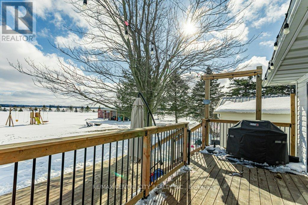 5215 Switzer Drive, Southwest Middlesex, Ontario  N0L 1A0 - Photo 33 - X12786156