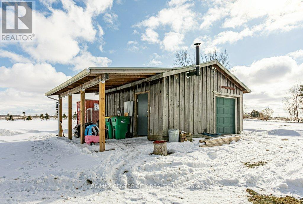5215 Switzer Drive, Southwest Middlesex, Ontario  N0L 1A0 - Photo 34 - X12786156